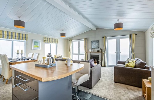 King's Lynn Ski Chalet | Spacious and tastefully presented lodge perfect for a family retreat.