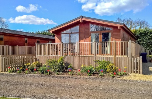 King's Lynn Ski Chalet | Spacious and tastefully presented lodge perfect for a family retreat.