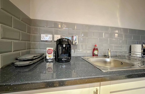 Whitton Apartment | Spacious and Unique One Bedroom Gem in Twickenham