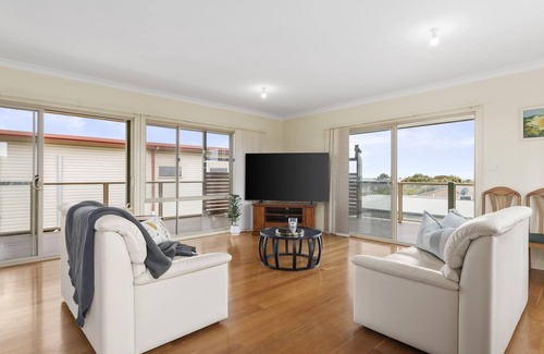 Indented Head House | Spacious and welcoming 5 bedroom 2 bathroom pet-friendly home with garden