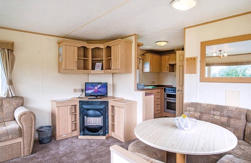 Ludchurch House | Spacious and well-presented 12ft-wide caravan with one double and one twin.