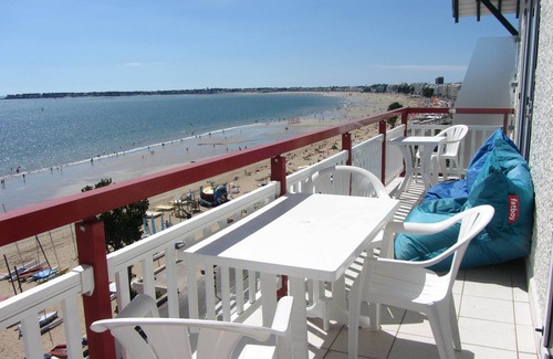 La Baule-Escoublac Apartment | Spacious apartment facing the ocean, very close to the center. Exceptional view.