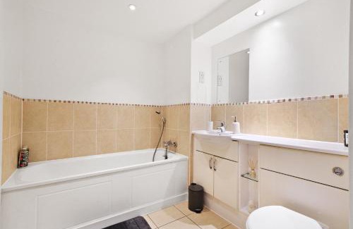Bishop's Stortford Apartment | Spacious Apartment in Bishop Stortford Town Sleeps 5