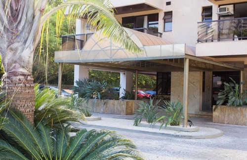 Barra da Tijuca Apartment | Spacious Apartment with Sea View