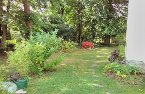 Langen Apartment | Spacious apartment in a small 50s villa with large garden and fireplace