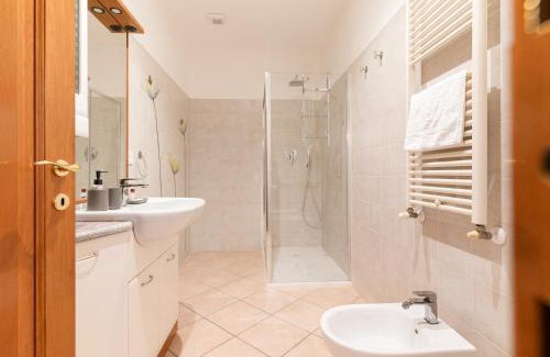 Bruzzano Apartment | Spacious Apartment 600 mt to Metro M3 Comasina