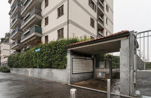 Bruzzano Apartment | Spacious Apartment 600 mt to Metro M3 Comasina