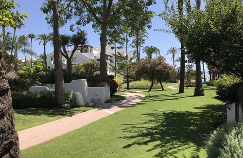 Urbanization Alcazaba Beach Apartment | Spacious Apartment by the beach in the most exclusive complex in Costa del Sol