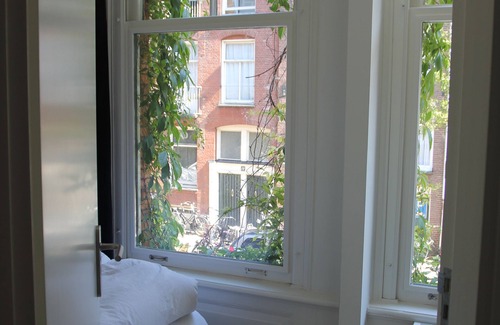 Van Lennepbuurt Apartment | Spacious apartment close to museums