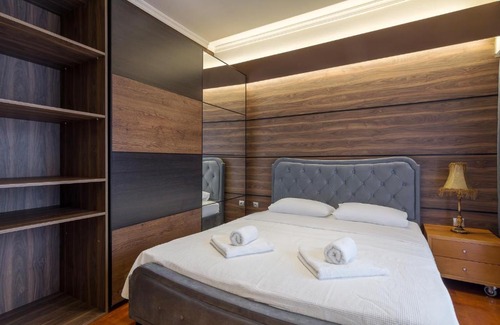 Petralona Apartment | Spacious Apartment in Athens