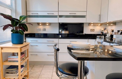 Belsize Apartment | Spacious apartment in Belsize Park that can comfortably sleep four