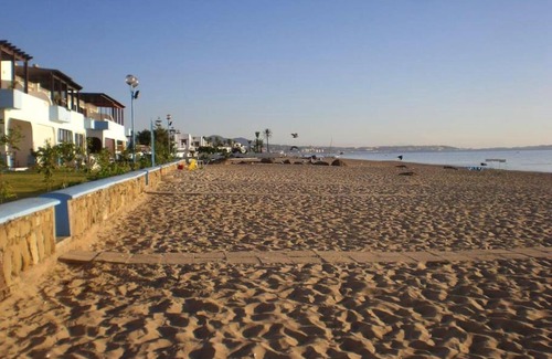 Restinga Smir Apartment | Spacious Apartment in Fnideq with Terrace and Garden