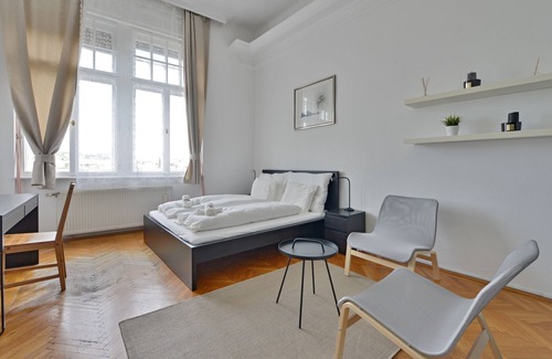 Vizivaros Apartment | Spacious apartment in Buda. Close to public transport and shops
