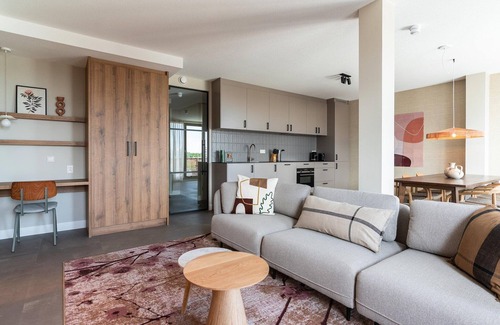 The Hague Center House | Spacious apartment in Den Haag with view