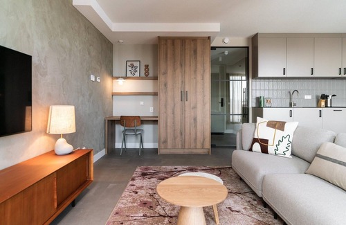 The Hague Center House | Spacious apartment in Den Haag with view