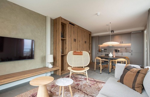 The Hague Center House | Spacious apartment in Den Haag with view