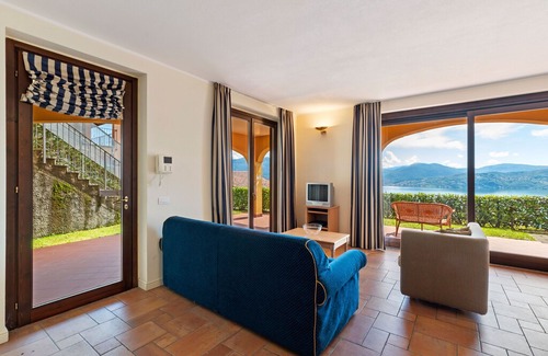 Oggebbio Apartment | Spacious Apartment in Rancone with Lake View