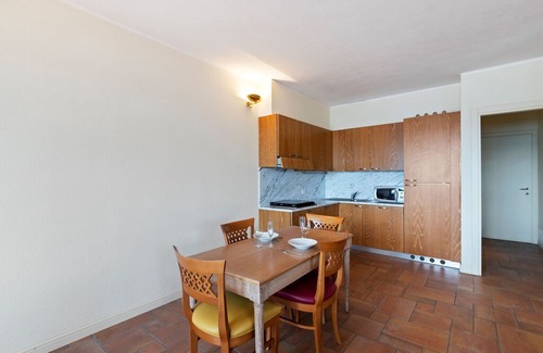 Oggebbio Apartment | Spacious Apartment in Rancone with Lake View