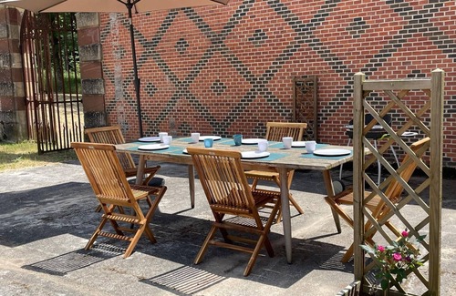 Trevol Cottage | Spacious Apartment in Renovated Castle Estate with Garden Access and Modern Amenities