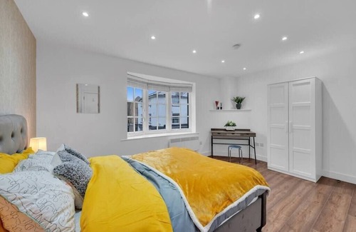 Chelmsford Apartment | Spacious Apartment in the center
