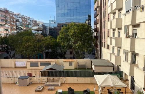 Mestalla Apartment | Spacious apartment in Valencia 90 m² with shared garden