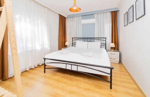 Lara Apartment | Spacious Apartment near Lara Beach in Muratpasa