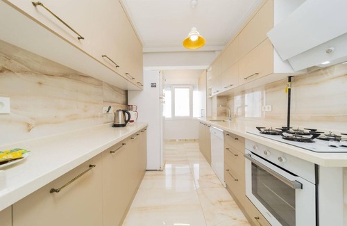 Lara Apartment | Spacious Apartment near Lara Beach in Muratpasa