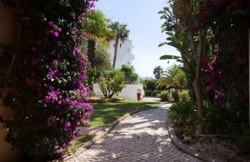 Porto de Mos Apartment | Spacious Apartment near Porto de Mos Beach, Lagos.