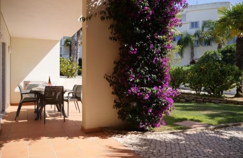 Porto de Mos Apartment | Spacious Apartment near Porto de Mos Beach, Lagos.