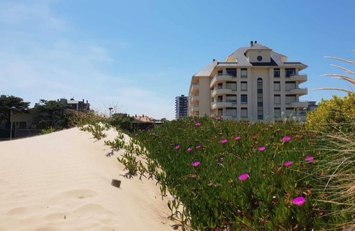 Laredo Condo | Spacious apartment on the beachfront, 1 minute from the beach.