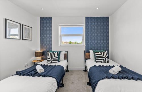 Staple Hill Apartment | Spacious Apartment - Parking & WIFI