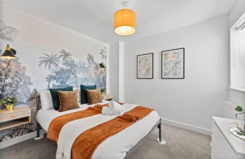 Staple Hill Apartment | Spacious Apartment - Parking & WIFI