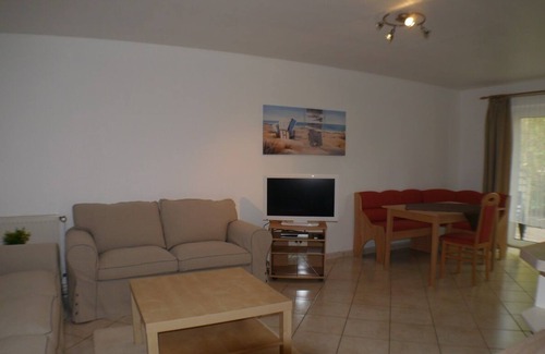 Horumersiel Apartment | spacious apartment, quiet central location, 5 minutes walk to beach