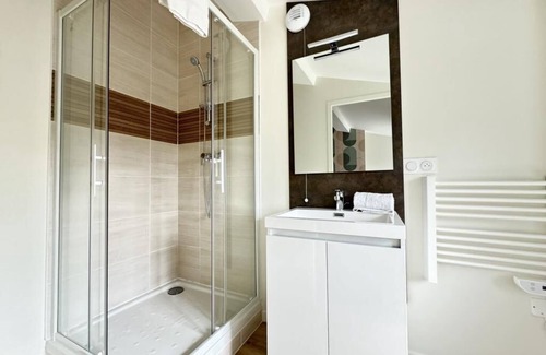Riom Apartment | Spacious apartment sleeps 8 in the center of Riom