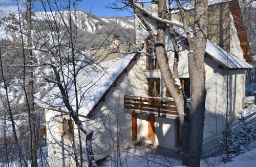 Allos Apartment | Spacious apartment surrounded by nature
