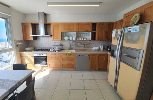 Bat Yam Apartment | Spacious apartment, view the sea from every window