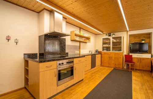 Kloesterle am Arlberg Apartment | Spacious apartment with ski storage and terrace