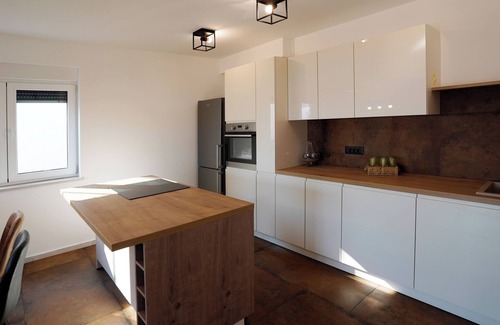 Kastav Apartment | Spacious apartment with 2 bedrooms and sea view near Opatija
