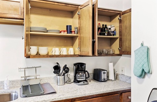Berwyn Apartment | Spacious APT/Comfy Bed/Free Parking/22mins to ORD&MDW