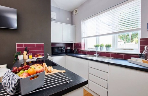 Castle Donington Apartment | Spacious Apt: Fast Wifi, Near Airport, Gym Access