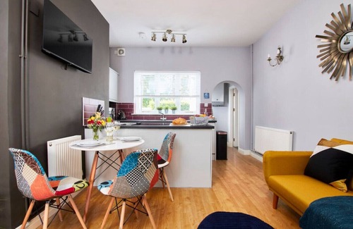 Castle Donington Apartment | Spacious Apt: Fast Wifi, Near Airport, Gym Access