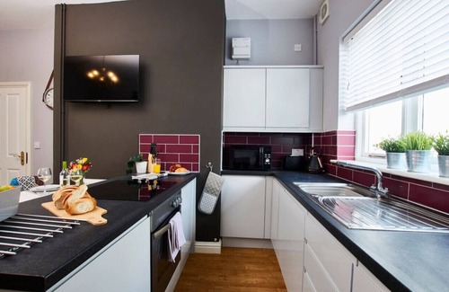 Castle Donington Apartment | Spacious Apt: Fast Wifi, Near Airport, Gym Access