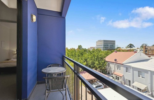 Northbridge Apartment | Spacious Apt in Northbridge with Pool