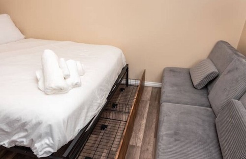 Beverly Hills Apartment | Spacious Apt Sleeps 3 in BH!