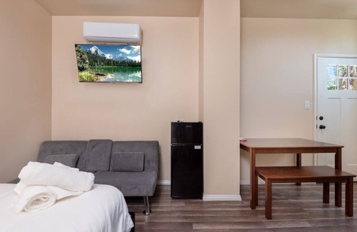 Beverly Hills Apartment | Spacious Apt Sleeps 3 in BH!