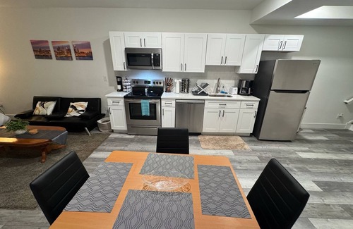 West Philadelphia Apartment | Spacious Apt Sleeps 3