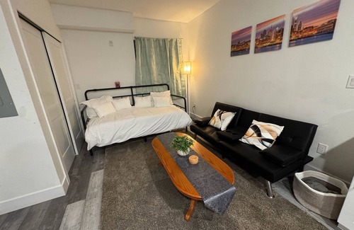 West Philadelphia Apartment | Spacious Apt Sleeps 3
