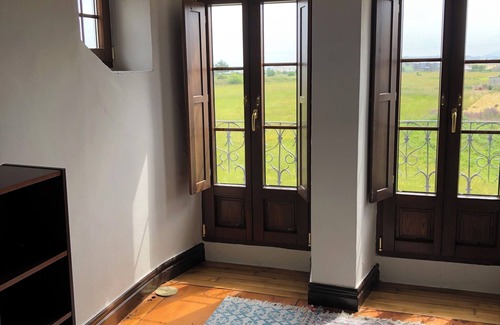 Loza Villa | Spacious Asturian style villa with sea views and local beach.