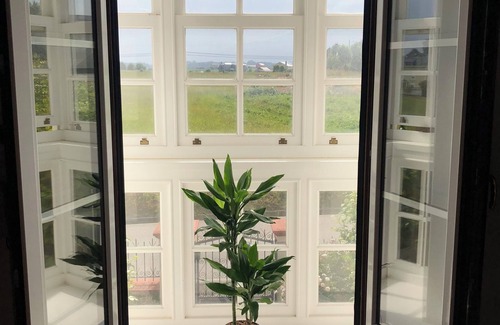 Loza Villa | Spacious Asturian style villa with sea views and local beach.