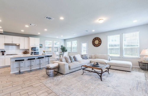 Travis County House | Spacious Austin Retreat Sleeps 10 Near COTA/ACL and Airport